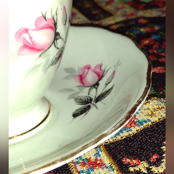 Vtg. Colclough Bone China Teacup and Saucer Pink Roses Made in England - Picture 7 of 10
